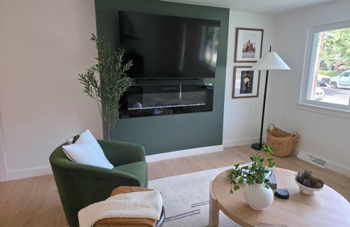 Westminster House | Freshly remodeled home in Westminster. HotTub, Movie Theater, Pool Table, Arcade