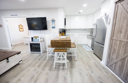 North Ocean City Condo | Freshly Renovated 5-Star ☆! Steps to indoor/outdoor pools, BEACH, shops & dining