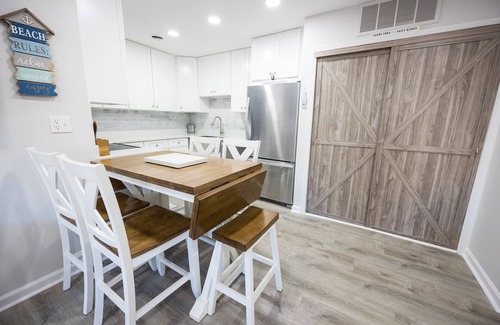 North Ocean City Condo | Freshly Renovated 5-Star ☆! Steps to indoor/outdoor pools, BEACH, shops & dining