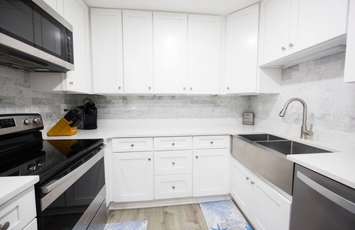North Ocean City Condo | Freshly Renovated 5-Star ☆! Steps to indoor/outdoor pools, BEACH, shops & dining