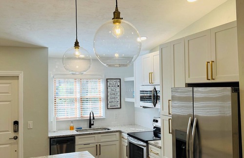 Haile Plantation House | Freshly Renovated Single Story Townhouse Adjacent Haile Village Stocked Kitchen