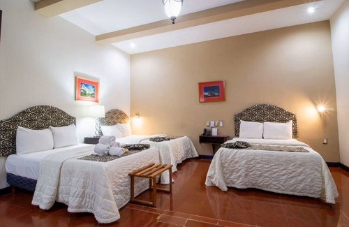 Centro Hotel | From Dawn to Dusk | Mérida Suites w/Pool, WiFi, AC, Parking, & Colorful Energy