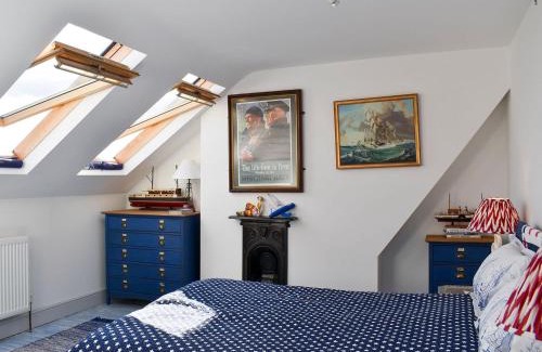 Dovercourt House | Fronks House