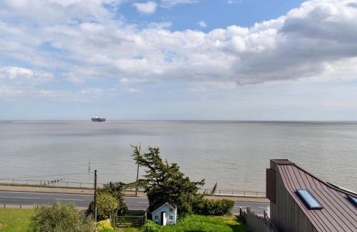 Dovercourt House | Fronks House