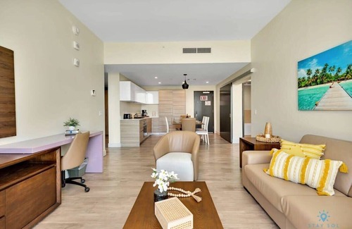 Hollywood Apartment | Front Bay View Terrace| Rooftop Pool| Near Beach