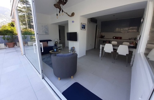 Kotor Apartment | Front line to sea/private pool/20m terrace/free paddle boards/free boat trip !