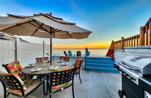 Capistrano Beach House | Front Relaxation