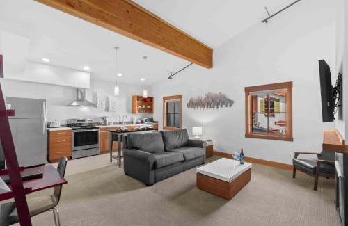 Leavenworth House | Front Street Suites - Alice Lodging