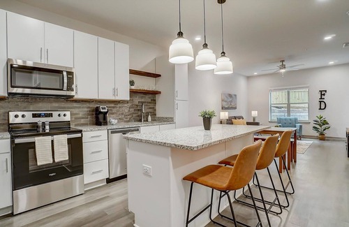 Forest Park Apartment | Frontdesk | 1 BR Apt near Vulcan Museum