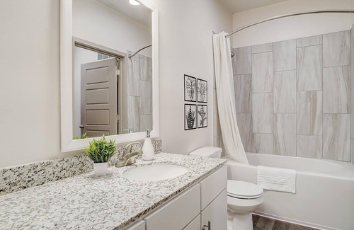 Forest Park Apartment | Frontdesk | 1 BR Apt near Vulcan Museum