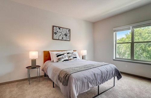 Forest Park Apartment | Frontdesk | 1 BR Apt near Avondale Park