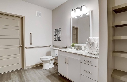 Forest Park Apartment | Frontdesk | 1 BR Apt near Avondale Park