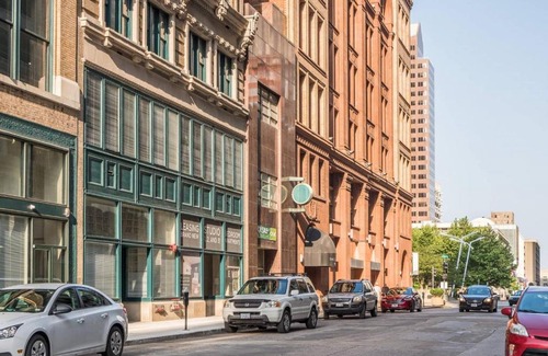 Downtown St. Louis Apartment | FRONTDESK 917 Locust St Apts Downtown St Louis