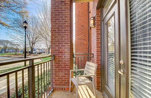 Commonwealth Apartment | FRONTDESK Village at Commonwealth Apts Plaza Midwood Charlotte