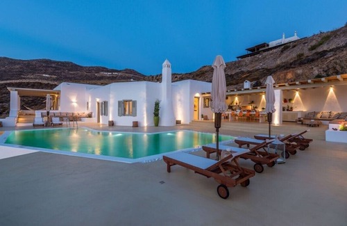 Ftelia Villa | Ftelia 8BR Villa with Pool & Sea View
