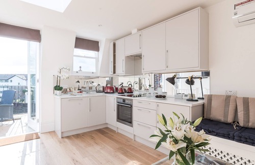 Parsons Green and Walham Apartment | Fulham Broadway 1 Bed - Sw Balcony - Pet Friendly