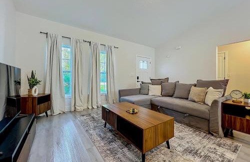 Historic Downtown House | Full 3 BR 2 BA Home in Ocala Close to Key Sights