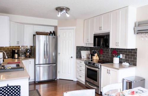 Arbour Lake House | Full House, Hot Tub, Gym, Massage Chair, Sauna