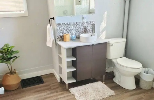 Grand Rapids Apartment | Full open concept cozy apt- 5 mins from D.T. GR