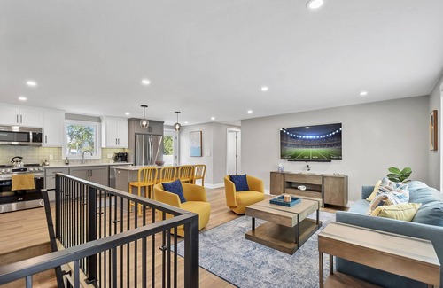 Green Bay House | Full Remodel Steps to Lambeau Titletown Resch