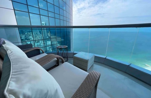 Rumailah Apartment | Full Seaview elegant apartment high floor for 8p