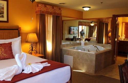 Gatlinburg Resort | Full Service Double RoomWestgate Smoky Mountain Resort