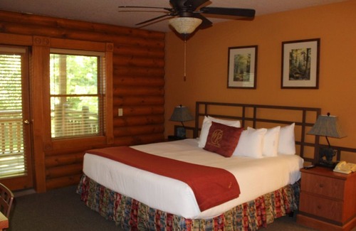 Gatlinburg Resort | Full Service Double RoomWestgate Smoky Mountain Resort