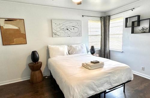 Central Oklahoma City House | Full-setup Studio Rainfall Shower & Washer #37a