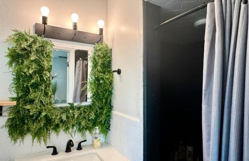 Central Oklahoma City House | Full-setup Studio Rainfall Shower & Washer #37a