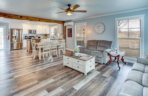 Ray County Cottage | Full Vacation Home on The Farm in Swafford Valley