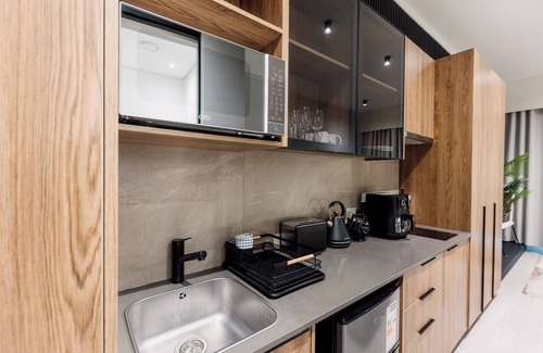 Menlyn Apartment | Fully-Equipped Modern Apartment Menlyn Maine Attractions