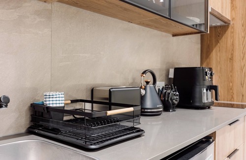 Menlyn Apartment | Fully-Equipped Modern Apartment Menlyn Maine Attractions