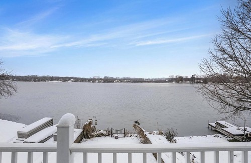 Alto House | FULLY FURNISHED LAKE RENTAL