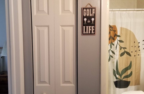 New Port Richey Villa | Fully Furnished End Unit at Seven Springs Country Club