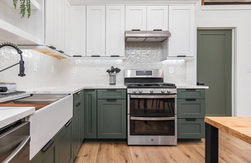 Santee House | Fully renovated 1959 lake front cottage. In-ground swimming pool and spa.