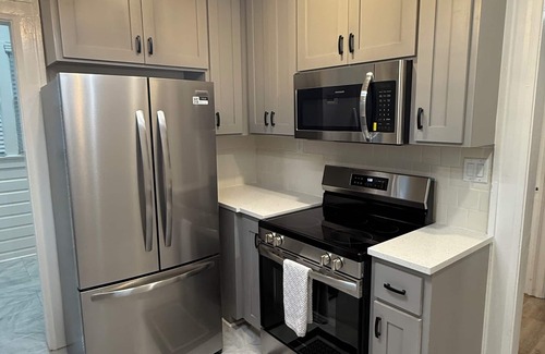 Montgomery House | Fully renovated Charming 2-bedroom with full kitchenin amazing at1423 Madison av