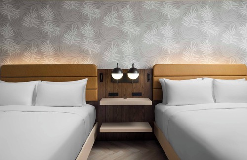 Los Angeles Hotel | Fully Renovated Hotel Near LAX | 2 Spacious Two Queens, Free Shuttle, Pool, Gym!