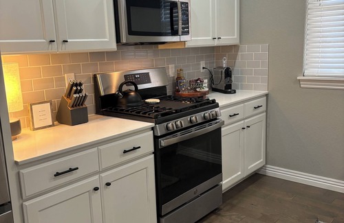 Lowell House | Fully renovated house with upscale finishes; 5 mins from Walmart AMP!