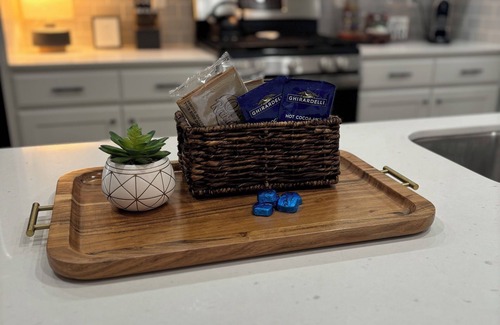 Lowell House | Fully renovated house with upscale finishes; 5 mins from Walmart AMP!