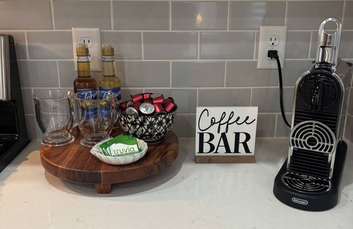 Lowell House | Fully renovated house with upscale finishes; 5 mins from Walmart AMP!