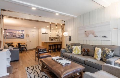 Mammoth Lakes House | Fully Renovated! St Anton #17 Ski in Ski Out 1 Bedroom 1 Bathroom Condo! Sleeps up to 4!