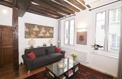Arts-et-Metiers Apartment | FULLY RENOVATED very quiet charming 2bed/2bath flat in the Marais sleeps up to 4