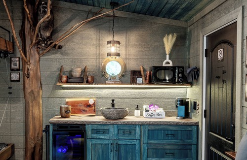 Sevierville Cabin | Fun Adventure Treehouse - 20ft Slide + Sleeps 6