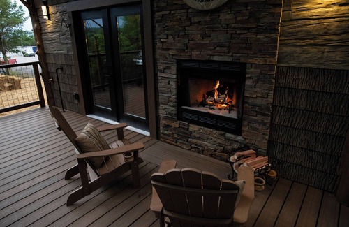 Sevierville Cabin | Fun Adventure Treehouse - 20ft Slide + Sleeps 6