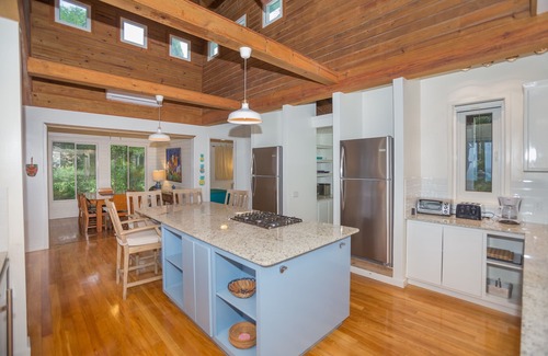 Lawson Rock House | Fun Beachfront Home in Gated Community – For Groups/Families