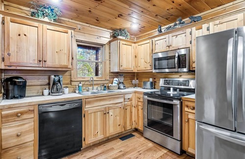 Sevierville Cabin | Fun-filled 2 bedroom cabin with hot tub