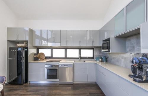 Leederville Apartment | Fun for Families Location, Cinema, Games, Wifi