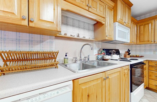 Clarkesville House | Fun getaway on three wooded acres with furnished deck & forest views