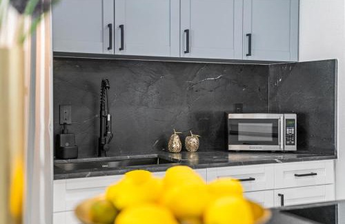 Hialeah House | Fun Oasis Getaway Pool, BBQ, Games and More L77