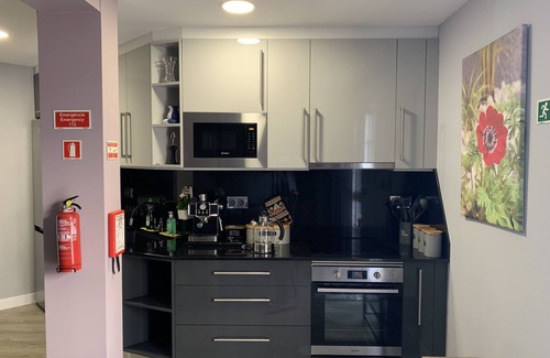 Sao Roque Apartment | Funchal Apt- Sleeps 2 - Pool & Parking - Madeira